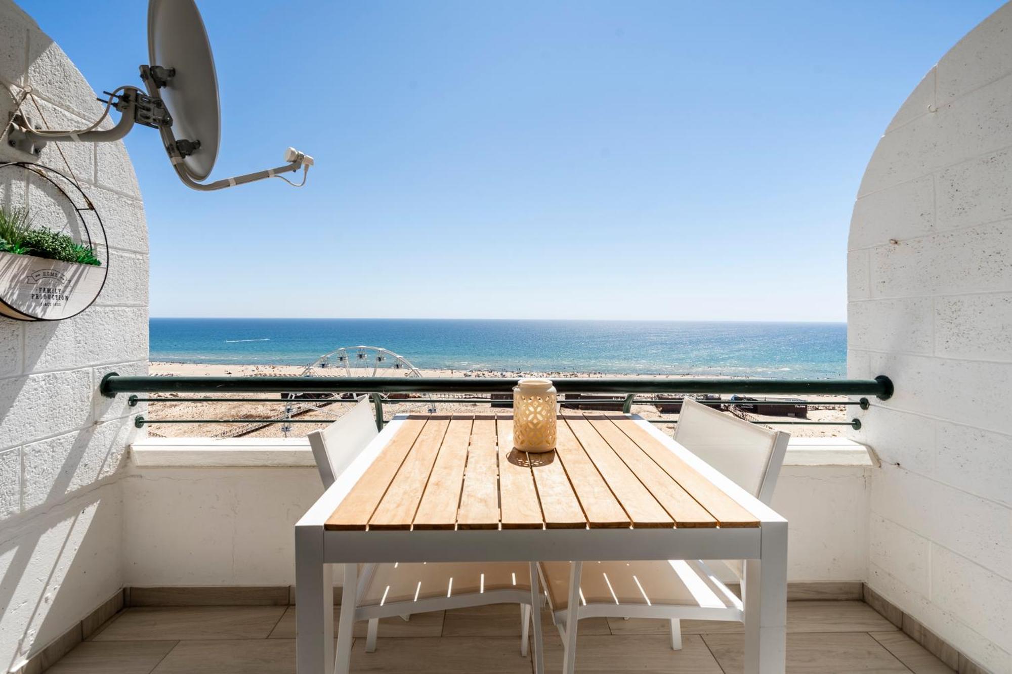 Sea Lovers - Sea Front - Studio Apartment 몬뜨고르두 외부 사진